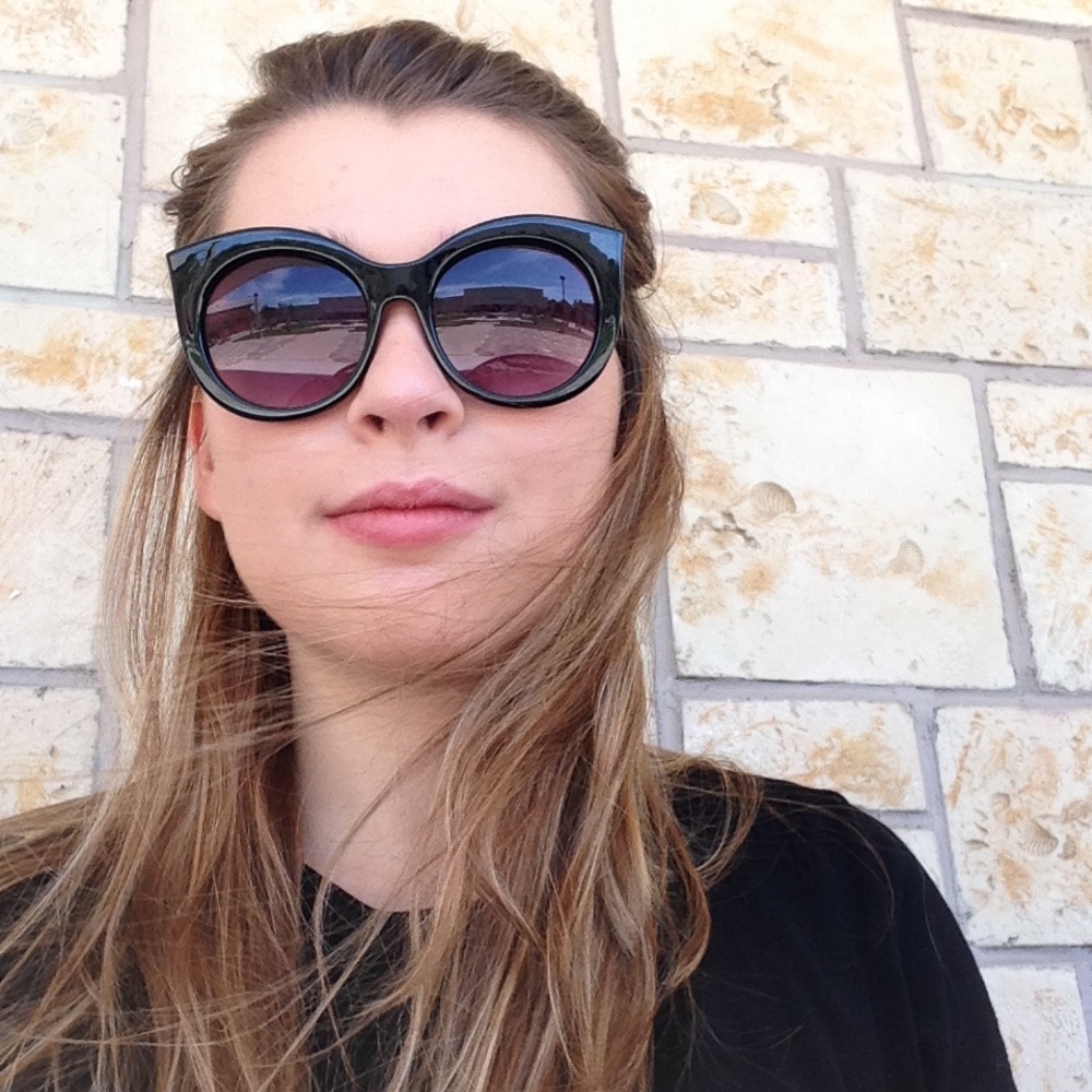 Meet your Posher, Phebe